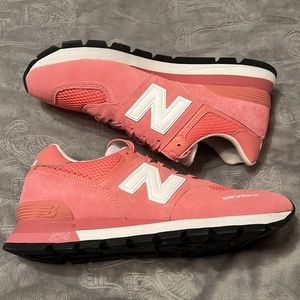 New mens size 10.5 NEW BALANCE 574. NWOT (NO BOX)